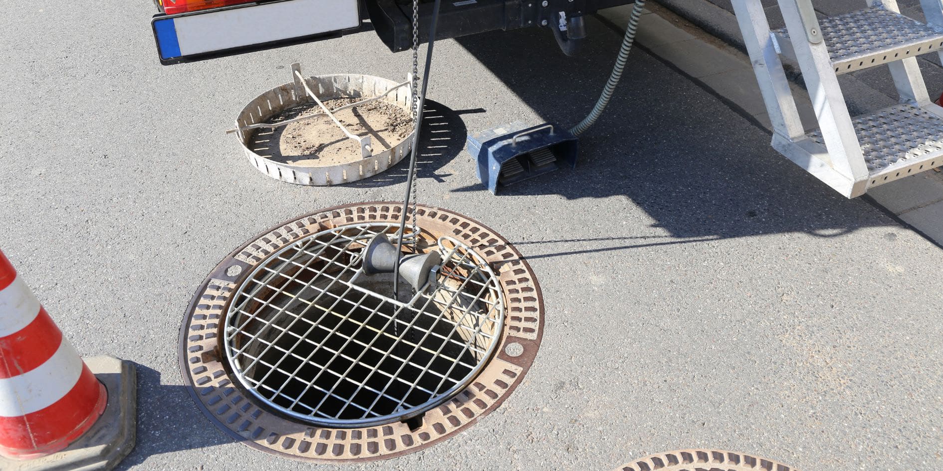 hydro jetting vs snaking